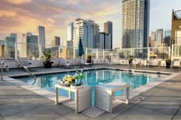Comfort, Luxury & Value In DTLA! - Image 3