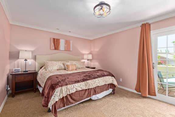Luxury Townhouse in The Exclusive Biltmore Area - Image 2