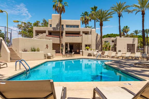Luxury Townhouse in The Exclusive Biltmore Area - Image 3