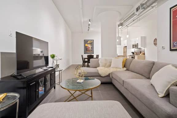 Luxury DTLA Suite w/ Rooftop Pool & Skyline Views - Image 2