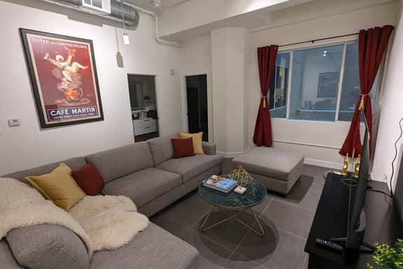 Luxury DTLA Suite w/ Rooftop Pool & Skyline Views - Image 5