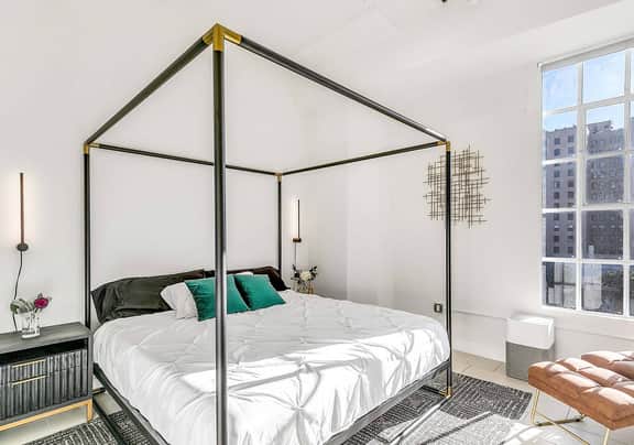 DTLA Elegance & Style (1 bdrm, Free Parking, Pool) - Image 2