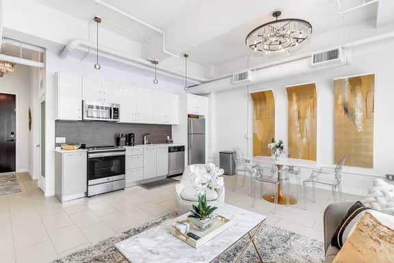 DTLA Elegance & Style (1 bdrm, Free Parking, Pool) - Image 5