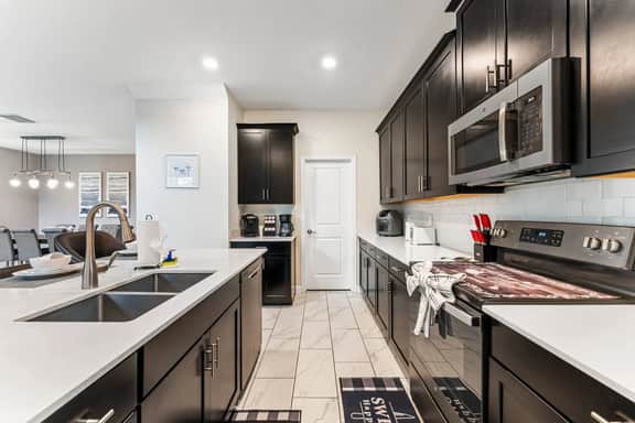 5BR Near Disney • Private Pool + Spa • Sleeps 12 - Image 4