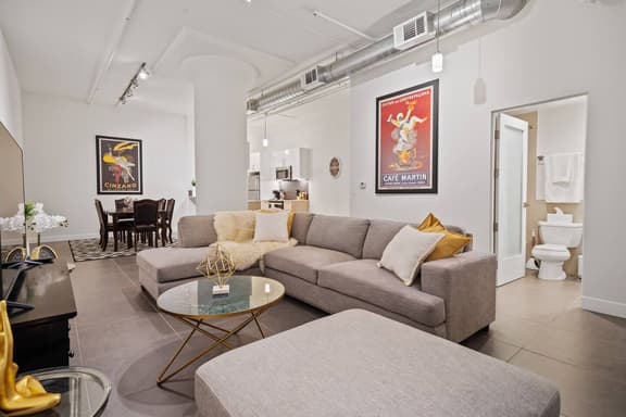 Luxury DTLA Suite w/ Rooftop Pool & Skyline Views - Image 1