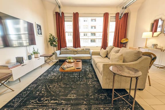 Glam DTLA Condo, Pool & Parking - Image 1
