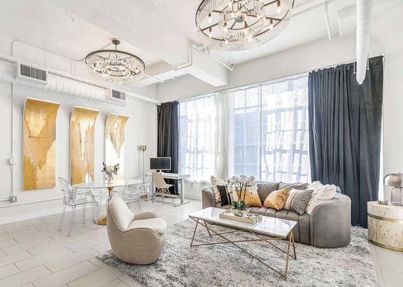 DTLA Elegance & Style (1 bdrm, Free Parking, Pool) - Image 1
